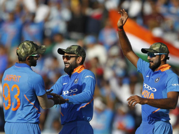 కుల్దీప్ బౌలింగ్‌లో ఫించ్ ఔట్