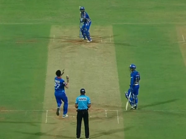 ట్రెంట్ బౌల్ట్ బౌలింగ్‌లో