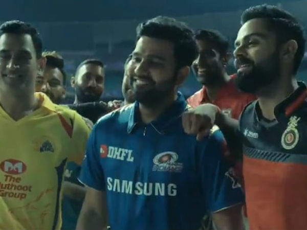 ఓ గ్రూపు ప్లేయర్లంతా గల్లీ క్రికెట్ 