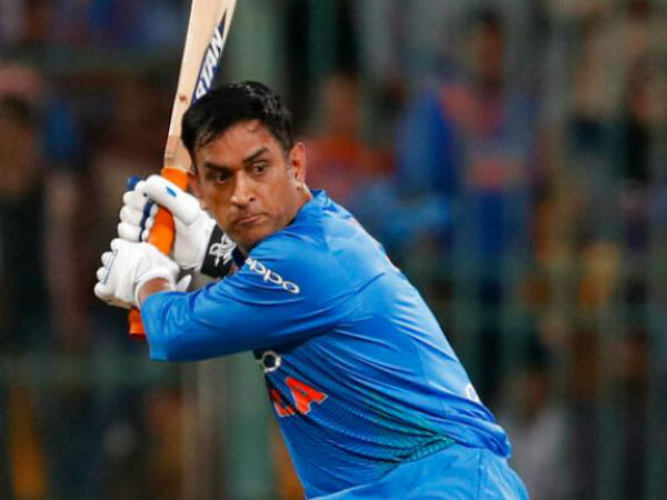 వన్డేల్లో 10 సెంచరీలు చేసిన ధోని