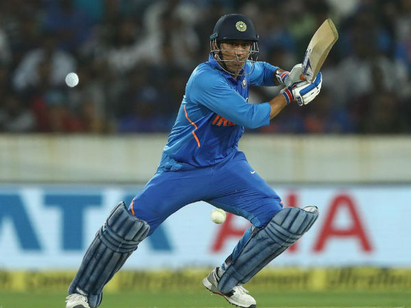 ధోనిదే అగ్రస్థానం 