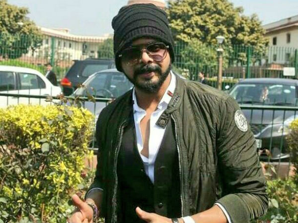 వీరూ భాయ్, సురేశ్‌ (రైనా) నాతో టచ్‌లోనే