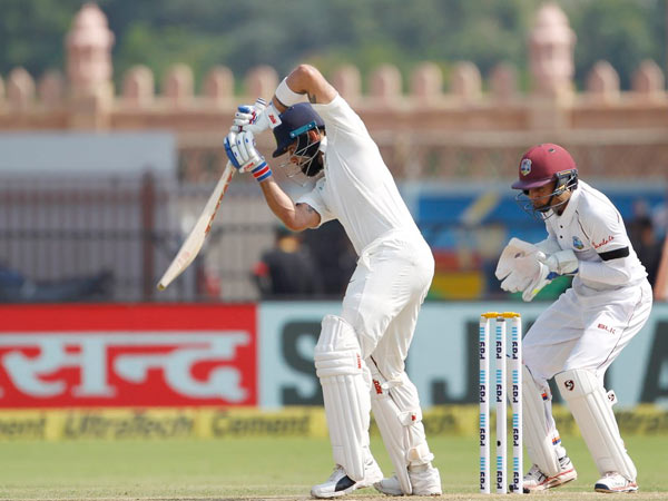 టెస్టుల్లో తెలుపు లేదా గోధుమ రంగు జెర్సీలతో