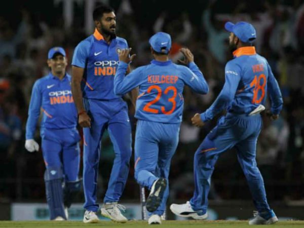 ఆఖరి ఓవర్‌లో ఆసీస్ విజయానికి 11 పరుగులు