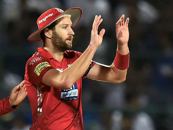 బెంగళూరు హ్యాట్రిక్‌: