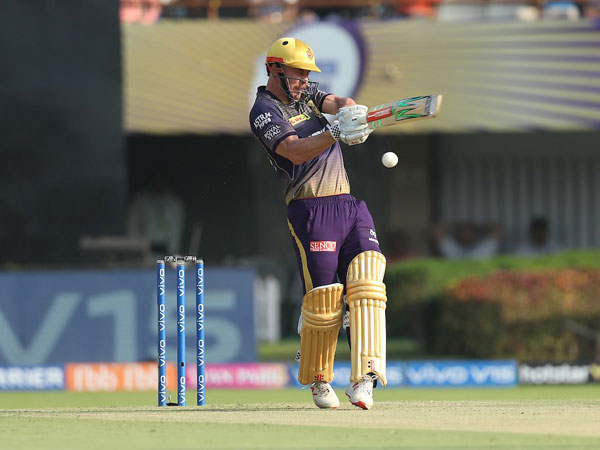 చివరి ఓవర్లలో కోల్‌కతా తడబాటు: