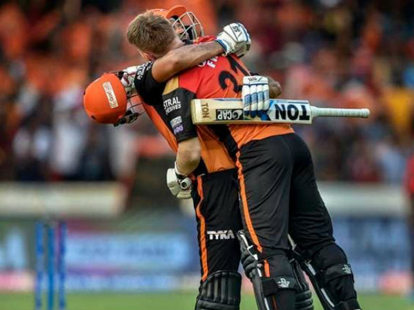 మూడవ ఇంగ్లాండ్ బ్యాట్స్‌మన్‌గా