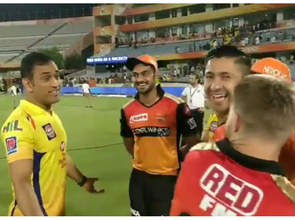 ధోని లేకుండా బరిలోకి దిగిన చెన్నై