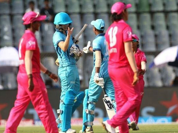 విదేశీ మహిళా ప్లేయర్లు సైతం