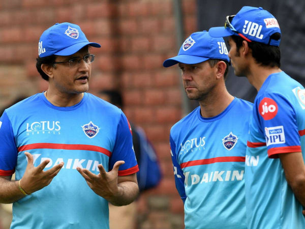 పాంటింగ్‌తో చాలాసేపు మాట్లాడిన గంగూలీ