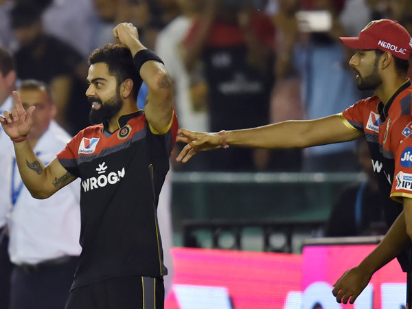 కోహ్లీ, డివిలియర్స్ అర్ధ సెంచరీలు: కోహ్లీ, డివిలియర్స్ అర్ధ సెంచరీలు: