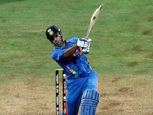 టాస్ గెలిచి బ్యాటింగ్ ఎంచుకున్న శ్రీలంక 