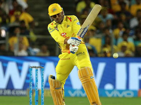 తనదైన శైలిలో రెచ్చిపోయిన ధోని 