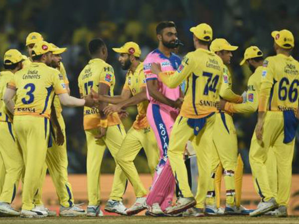 ఫ్రీహిట్‌ బంతికి రెండు పరుగులు చేసిన ధోని