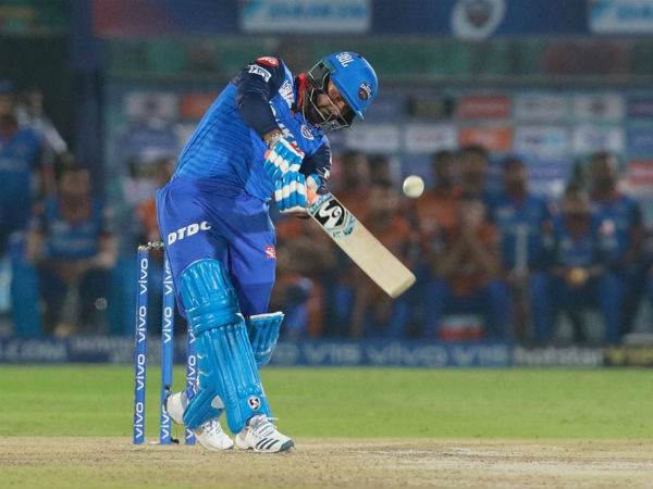 పాయింట్ల పట్టికలో అగ్రస్థానంలో