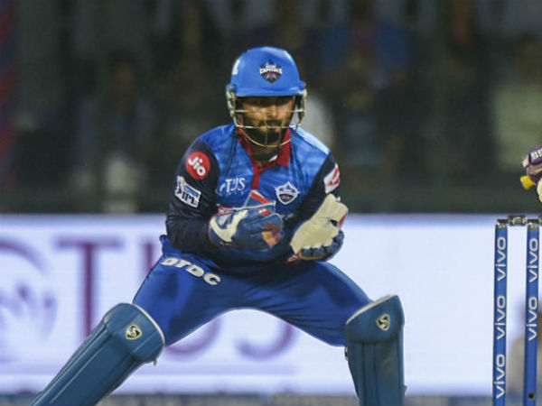 రెండు క్యాచ్‌లు పట్టడంతో అరుదైన ఘనత