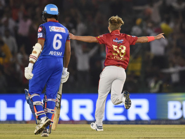 అతి పిన్న వయసులో హ్యాట్రిక్‌