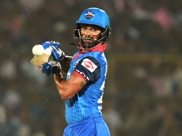 ధావన్ మాట్లడుతూ ధావన్ మాట్లడుతూ