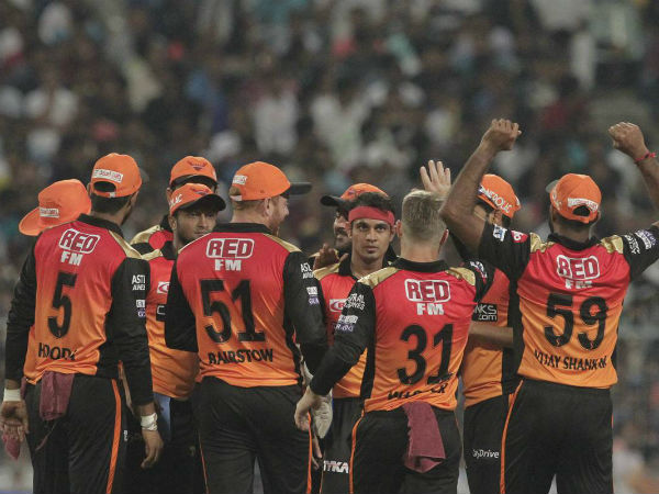 పేసర్లు గాడిలో పడాలి: