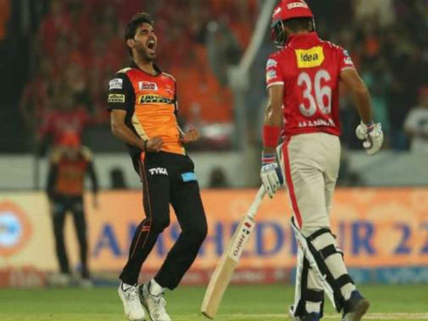 బౌలింగ్ ప్రదర్శన