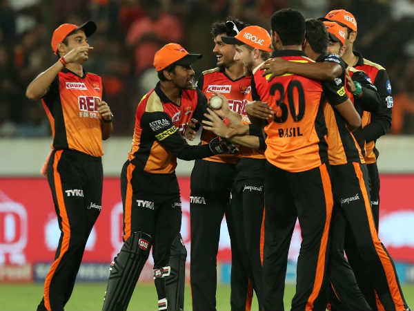 వికెట్ కీపింగ్ ప్రదర్శన