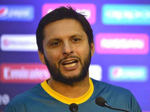 అఫ్రిదికి అక్తర్ బాసట