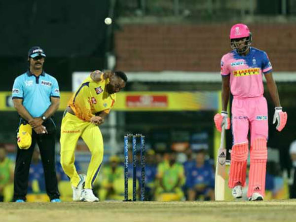 బ్రావో వేసిన బంతికి బ్యాట్‌ విరిగింది