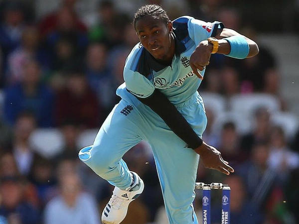 27 పరుగులే ఇచ్చి మూడు కీలక వికెట్లు