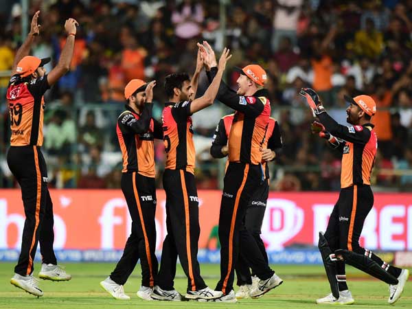 సన్ రైజర్స్ ప్లేఆఫ్‌కు చేరాలంటే కోల్‌కతా ఓడాలి