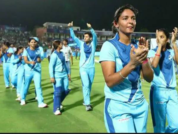 ఆఖరి బంతికి ఫోర్‌ బాది జట్టుకు విజయం