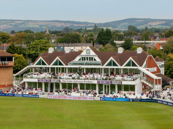 ద కూపర్ అసోసియేట్స్ కంట్రీ గ్రౌండ్ - టౌన్‌టన్