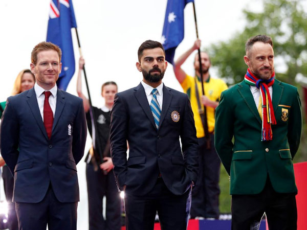 పది జట్ల కెప్టెన్లను వ్యాఖ్యాతలు ఒక్కొక్కరిగా