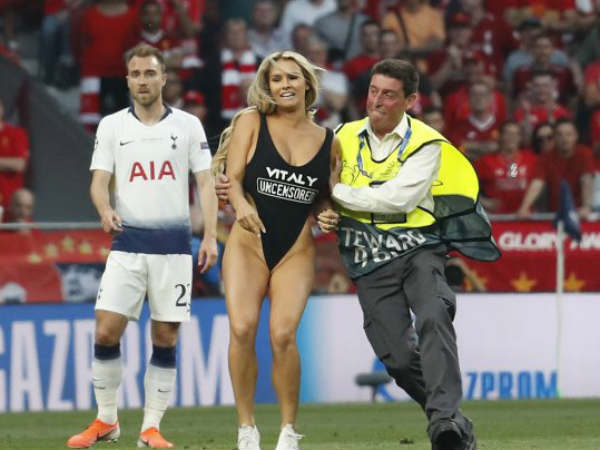 మ్యాచ్ హోరాహోరీగా జరుగుతున్న సమయంలో