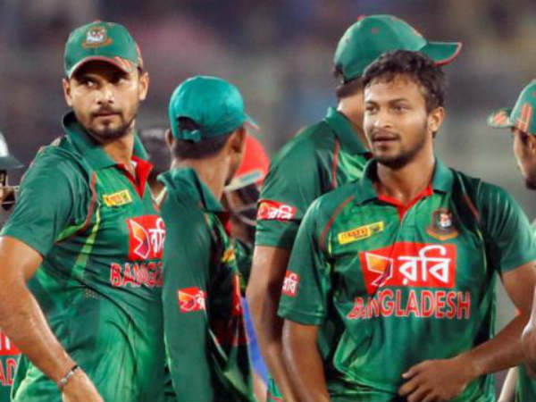 స్వల్ప వ్యవధిలో రెండు వికెట్లు