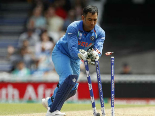 స్టంపింగ్స్‌తో ధోని మరో రికార్డు