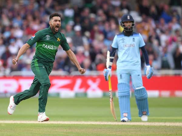 విజృంభించిన పాక్ బౌలర్లు