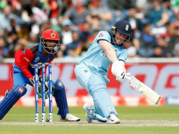  పిచ్‌పై బంతి.. ఆ త‌రువాత ఫెన్సింగ్ అవ‌త‌లే