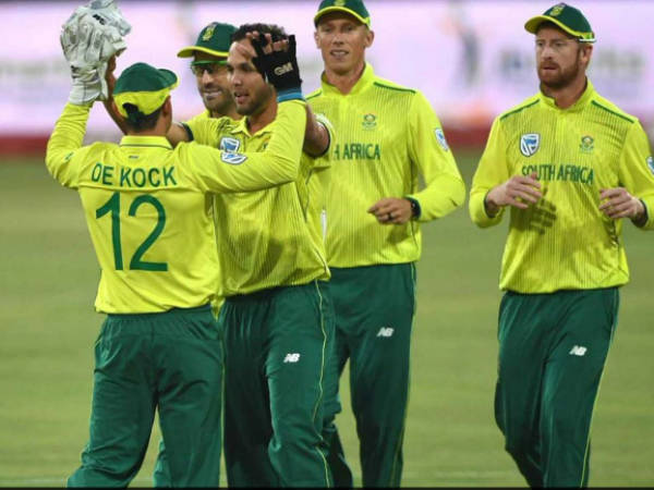 చెత్త బ్యాటింగ్ & ఫీల్డింగ్