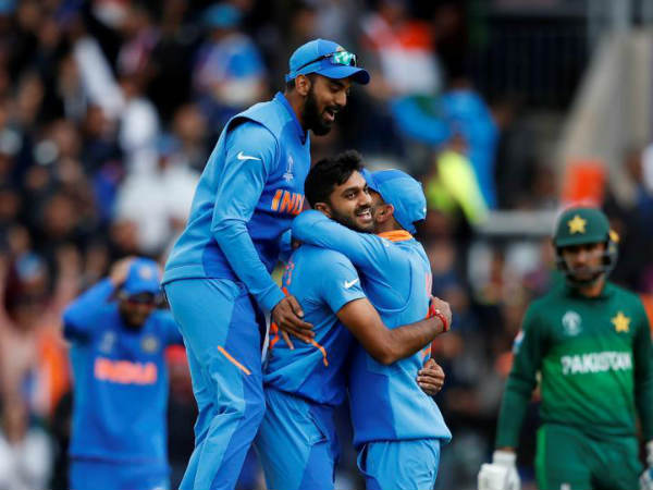 విజయ్ శంకర్ తొలి బంతికే వికెట్ తీయడం