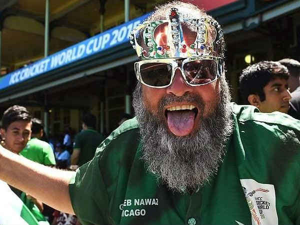  గుండెపోటుకు గురైనా.. మాత్ర‌లు వెంట తీసుకుని!