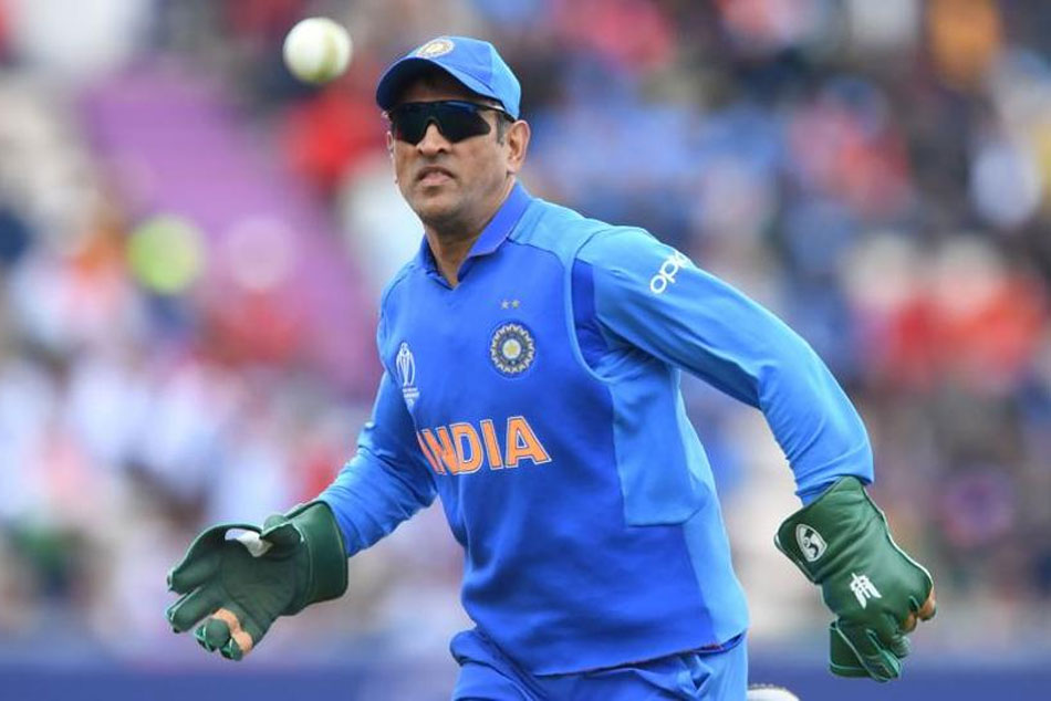 ICC denies MS Dhoni permission to sport Balidaan Badge on his gloves in World Cup 2019 ICC denies MS Dhoni permission to sport Balidaan Badge on his gloves in World Cup 2019