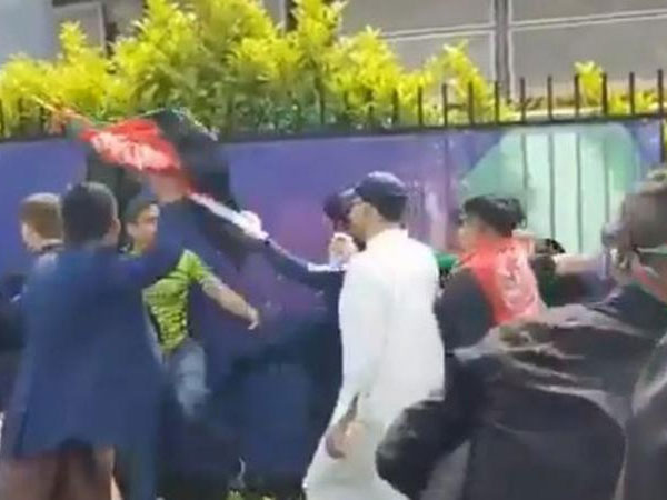 ఆఫ్గనిస్థాన్ గెలిచే సమయంలో: