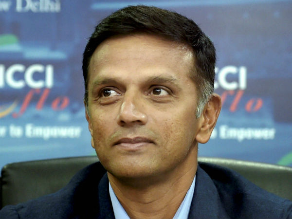 ఏదో ఒకదానిలో మాత్రమే: