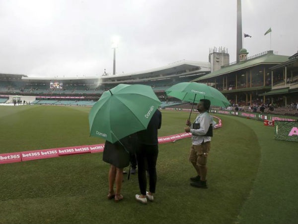 వర్షంతో మ్యాచ్‌ గంట పైగా అంతరాయం