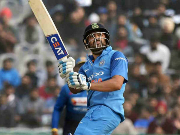 అత్యధిక సిక్సర్లు బాదిన ఆటగాడిగా రోహిత్