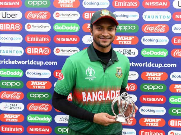 విండీస్‌ బౌలర్లపై దాడి: