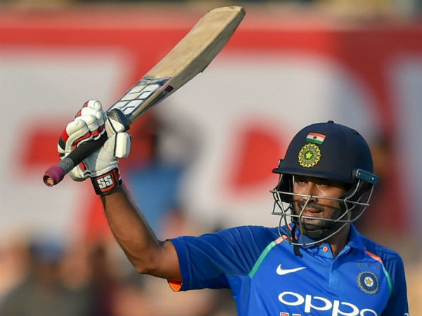 స్టాండ్ బై ఆటగాళ్ల జాబితాలో రాయుడి పేరు