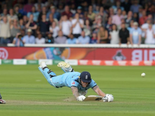  స్టోక్స్‌ బ్యాట్‌కు తగిలి బౌండరీ: