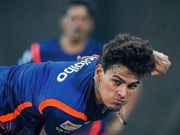 పొదుపుగా బౌలింగ్‌: