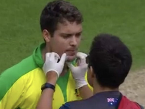 Jofra Archer knocks Alex Careys helmet off and draws blood with vicious short ball against Australia